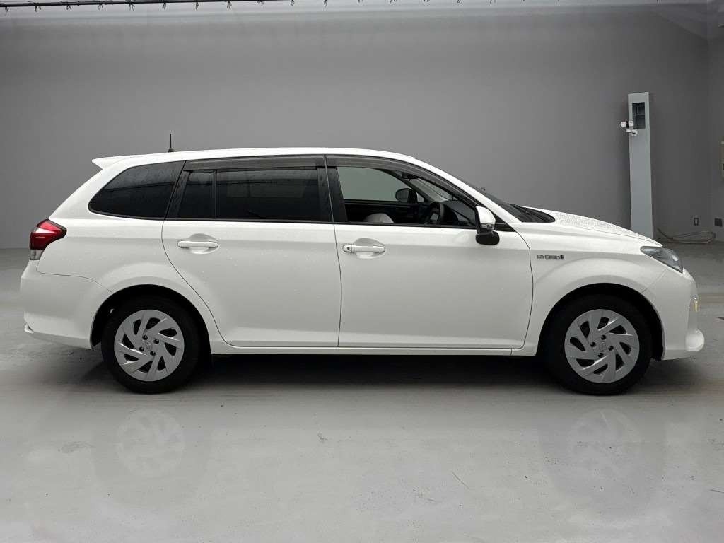 Toyota Fielder 2020