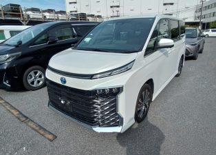 Toyota Voxy 2022