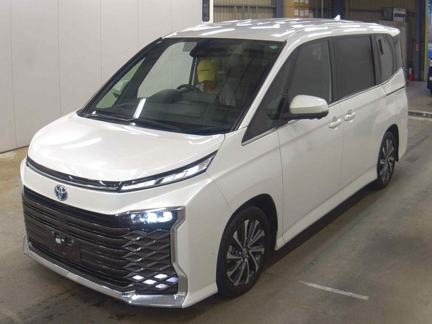 Toyota Voxy 2022