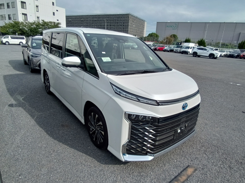 Toyota Voxy 2022