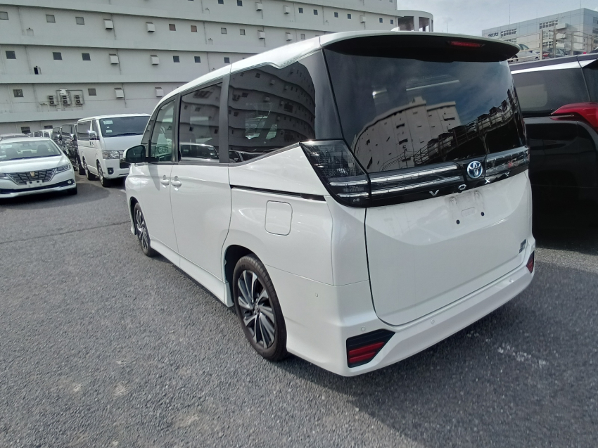 Toyota Voxy 2022