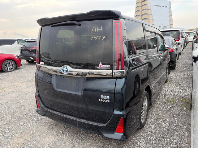 Toyota Noah (Hybrid) 2021