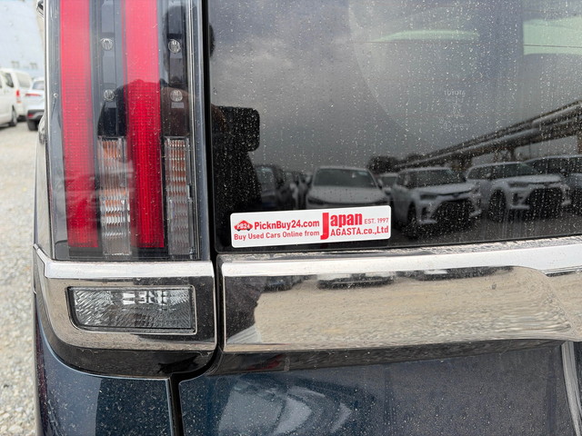 Toyota Noah (Hybrid) 2021