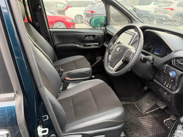 Toyota Noah (Hybrid) 2021