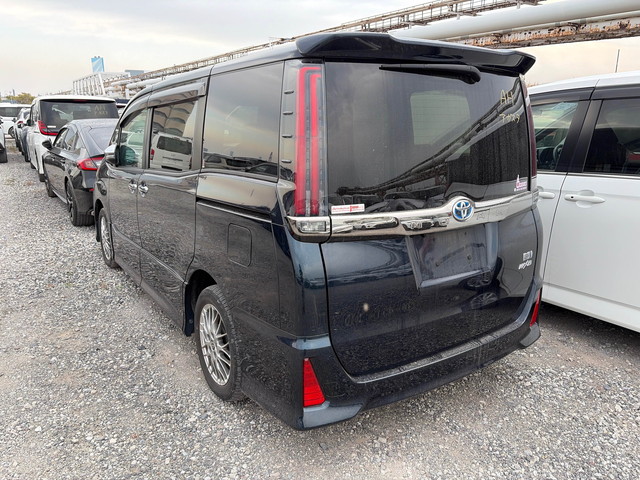 Toyota Noah (Hybrid) 2021